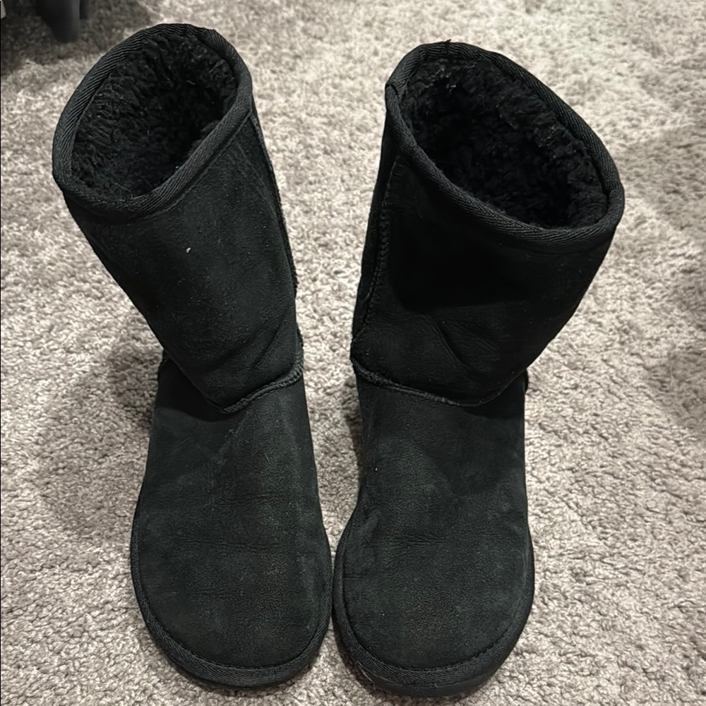 Women’s short black Ugg boots